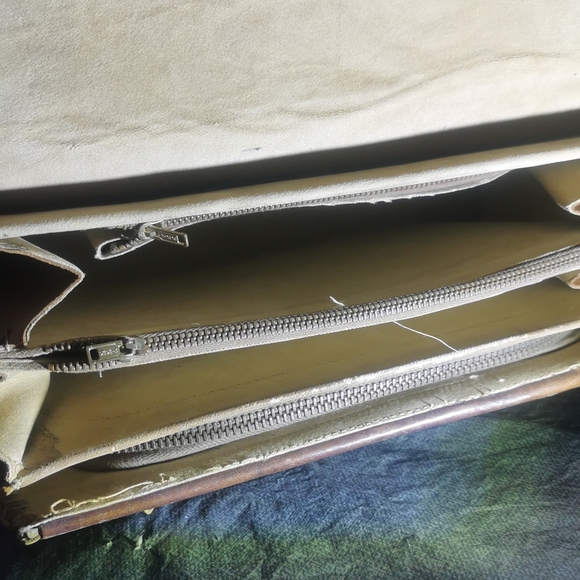 Leather Embossed purse Brown Made in Mexico. Flawed - Picture 15 of 16